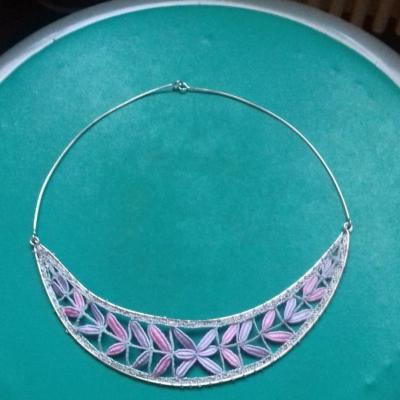 Collier en dentelle au fuseau