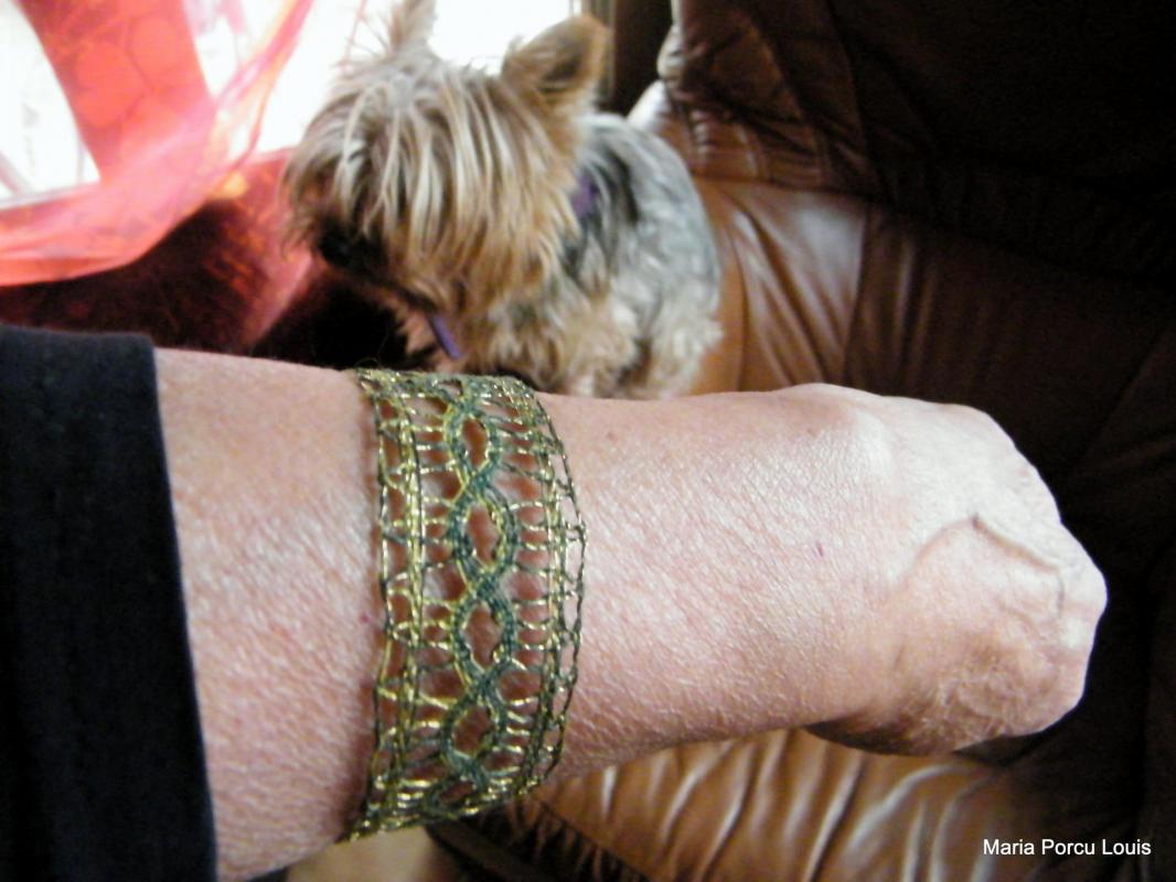 Bracelet en dentelle aux fuseaux